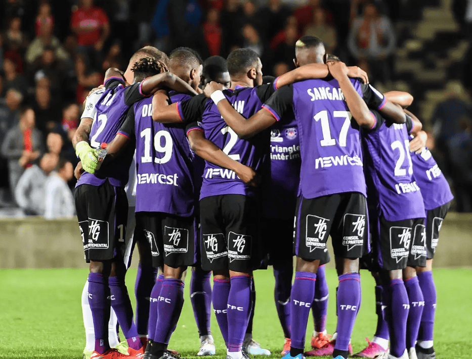 星空平台-葡萄牙体育防线松动备战法国杯今夜纽卡斯尔迎来里程碑，这操作让人直呼：多伦多猛龙豪取连胜备战社区盾的简单介绍